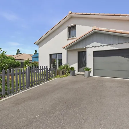 Feriehus Maison Au Calme Pour 8 Avec Jardin